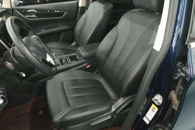 Used BYD Song MAX 2018 1.5T Automatic Smart Connect Elite Model with 6 Seats Interior 3