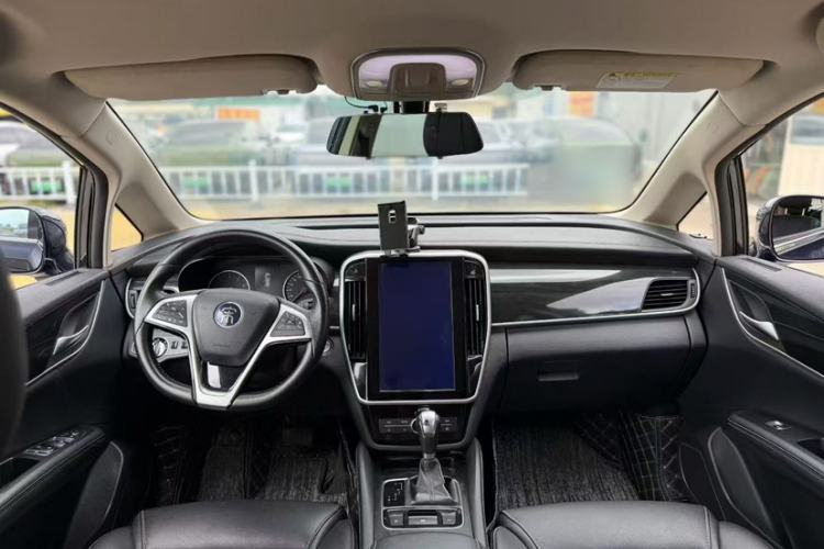 Used BYD Song MAX 2018 1.5T Automatic Smart Connect Luxury 6-Seater Interior 4