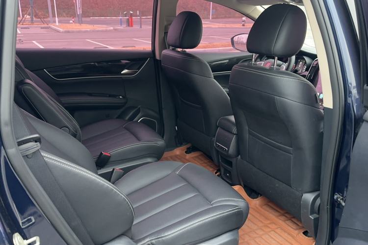 Used BYD Song MAX 2018 1.5T Automatic Smart Connect Elite Model with 6 Seats Interior 4