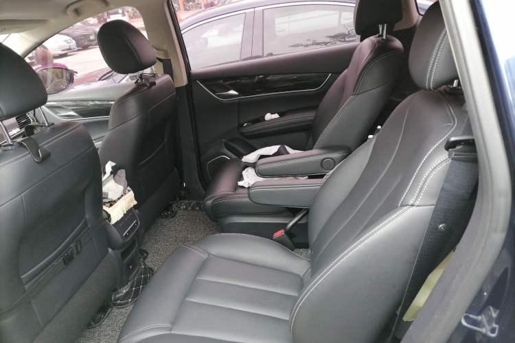 Used BYD Song MAX 2018 1.5T Automatic Smart Connect Elite Model with 6 Seats Interior 4