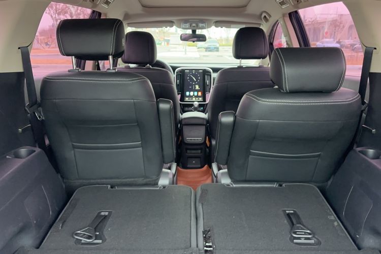 Used BYD Song MAX 2018 1.5T Automatic Smart Connect Elite Model with 6 Seats Interior 5