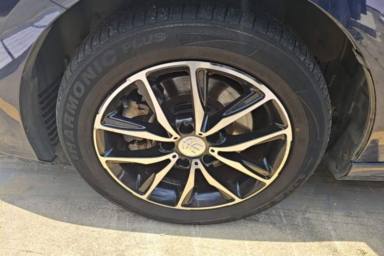 Used BYD Song MAX 2018 1.5T Automatic Smart Connect Elite Model with 6 Seats Left Front Wheel Hub