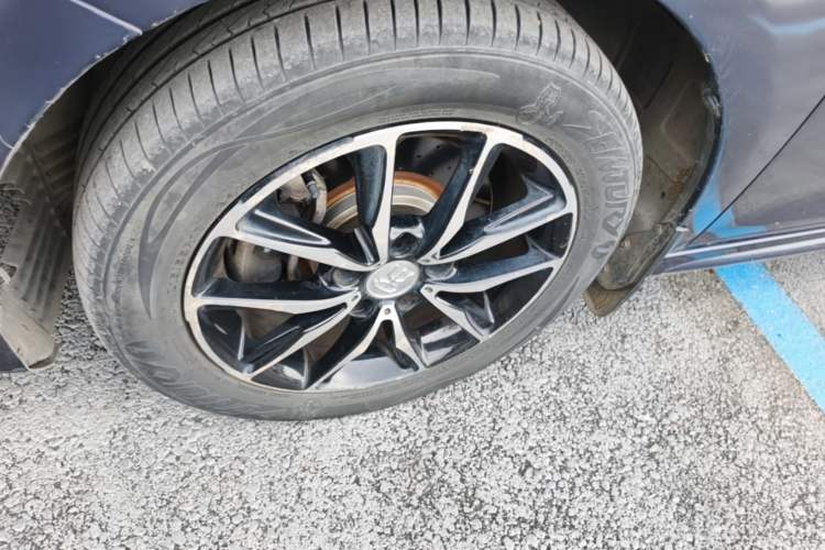Used BYD Song MAX 2018 1.5T Automatic Smart Connect Elite Model with 6 Seats Left Front Wheel Hub
