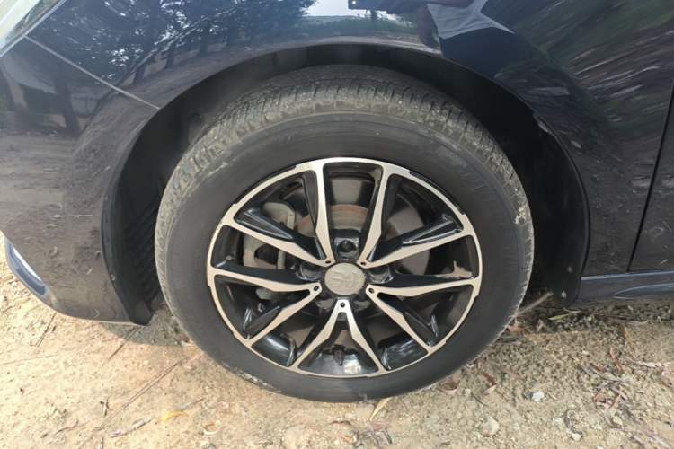 Used BYD Song MAX 2018 1.5T Automatic Smart Connect Luxury 6-Seater Left Front Wheel Hub
