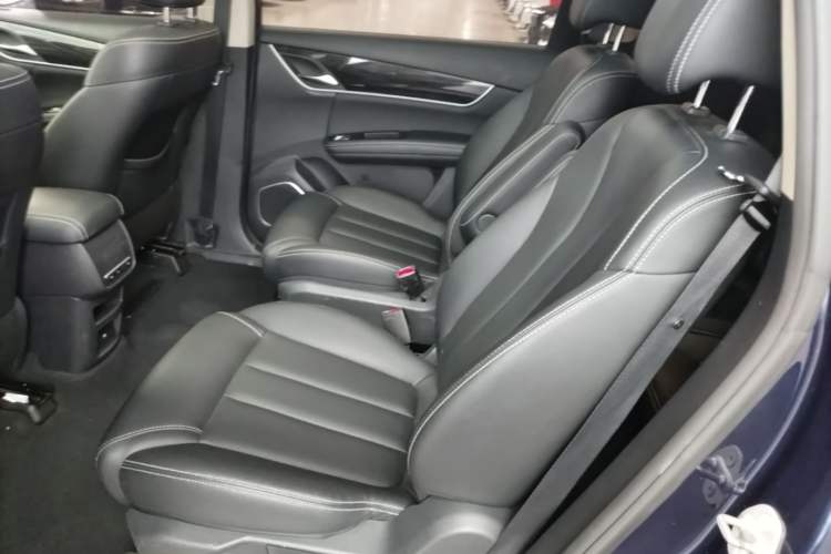 Used BYD Song MAX 2018 1.5T Automatic Smart Connect Elite Model with 6 Seats Left Rear Seat
