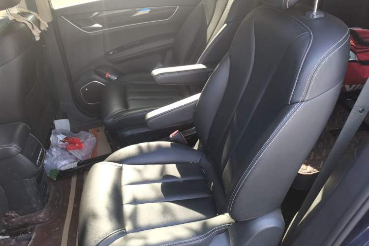 Used BYD Song MAX 2018 1.5T Automatic Smart Connect Elite Model with 6 Seats Left Rear Seat