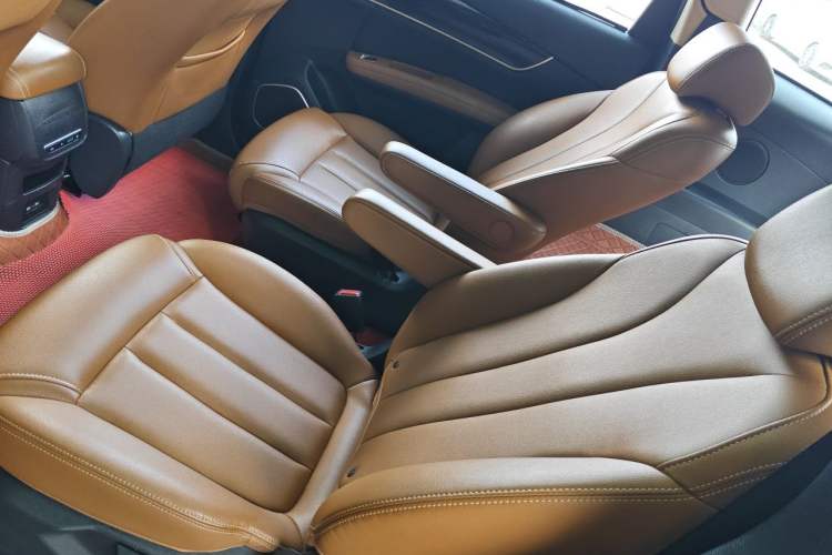 Used BYD Song MAX 2018 1.5T Automatic Smart Connect Luxury 6-Seater Left Rear Seat