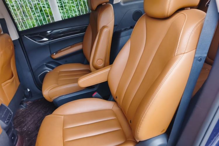 Used BYD Song MAX 2018 1.5T Automatic Smart Connect Elite Model with 6 Seats Left Rear Seat