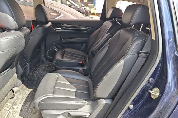 Used BYD Song MAX 2018 1.5T Automatic Smart Connect Elite Model with 6 Seats Left Rear Seat