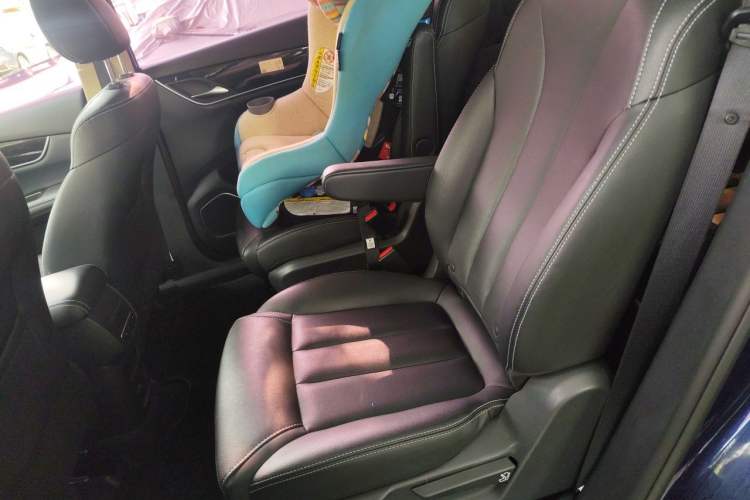 Used BYD Song MAX 2018 1.5T Automatic Smart Connect Elite Model with 6 Seats Left Rear Seat