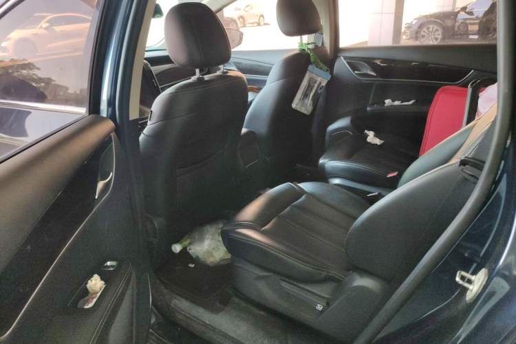 Used BYD Song MAX 2018 1.5T Automatic Smart Connect Elite Model with 6 Seats Left Rear Seat