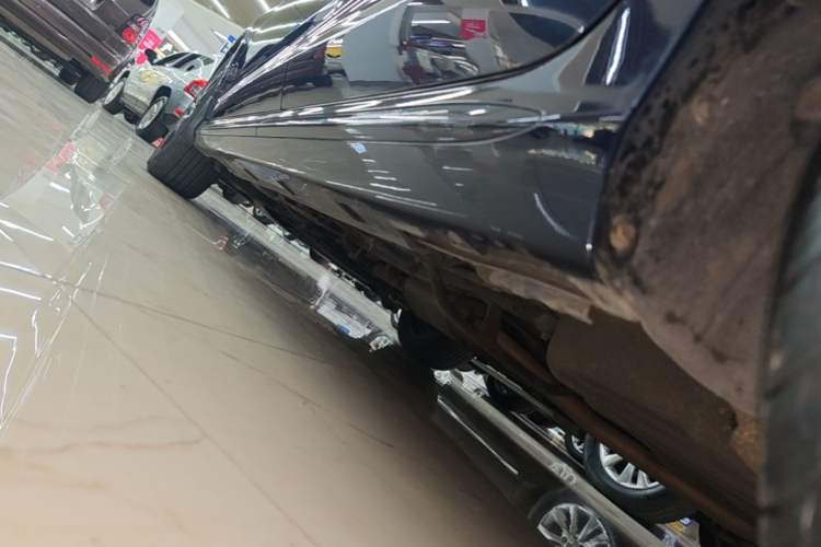 Used BYD Song MAX 2018 1.5T Automatic Smart Connect Luxury 6-Seater Left Side Sill