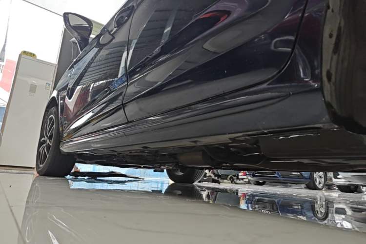 Used BYD Song MAX 2018 1.5T Automatic Smart Connect Luxury 6-Seater Left Side Sill