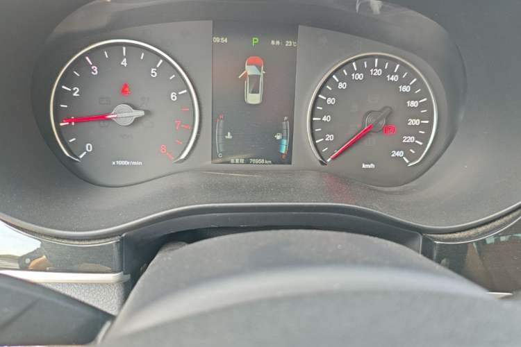 Used BYD Song MAX 2018 1.5T Automatic Smart Connect Luxury 6-Seater Odometer Close Up