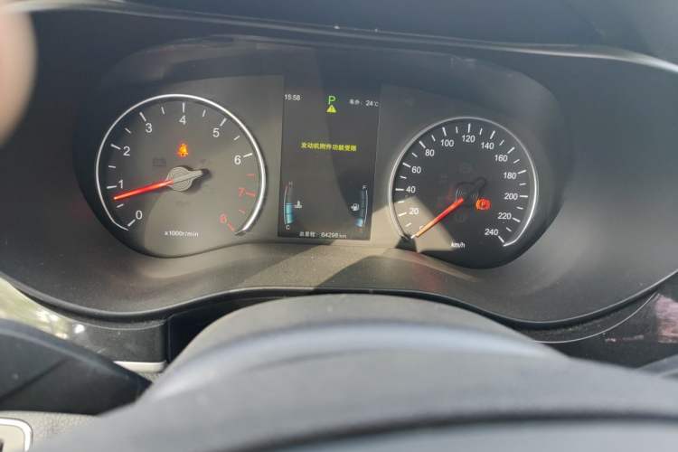 Used BYD Song MAX 2018 1.5T Automatic Smart Connect Elite Model with 6 Seats Odometer Close Up