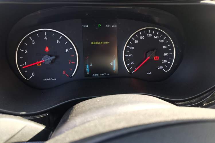 Used BYD Song MAX 2018 1.5T Automatic Smart Connect Elite Model with 6 Seats Odometer Close Up