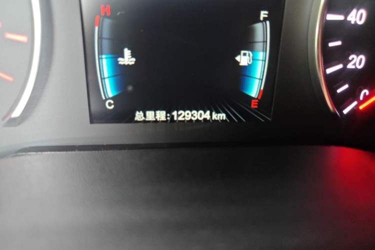 Used BYD Song MAX 2018 1.5T Automatic Smart Connect Flagship Model 6 Seats Odometer Close Up