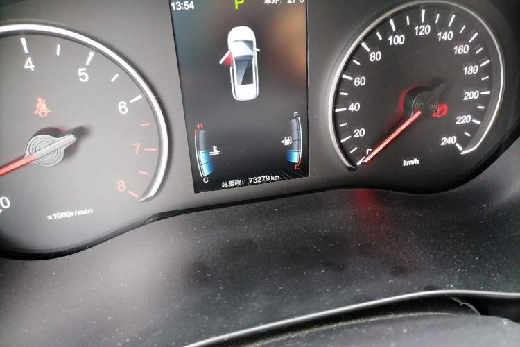 Used BYD Song MAX 2018 1.5T Automatic Smart Connect Elite Model with 6 Seats Odometer Close Up