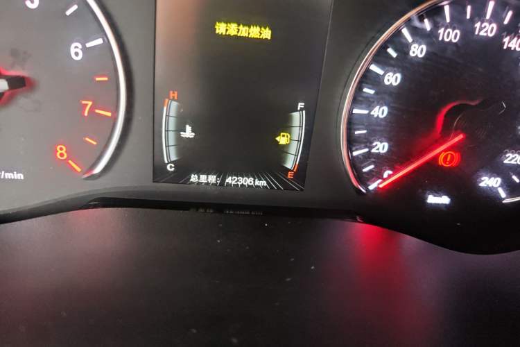 Used BYD Song MAX 2018 1.5T Manual Smart Connect Luxury 6-Seater Odometer Close Up