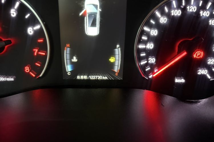 Used BYD Song MAX 2018 1.5T Automatic Smart Connect Luxury 6-Seater Odometer Close Up