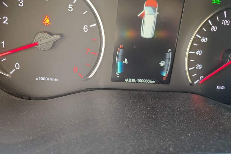 Used BYD Song MAX 2018 1.5T Automatic Smart Connect Luxury 7-Seater Odometer Close Up