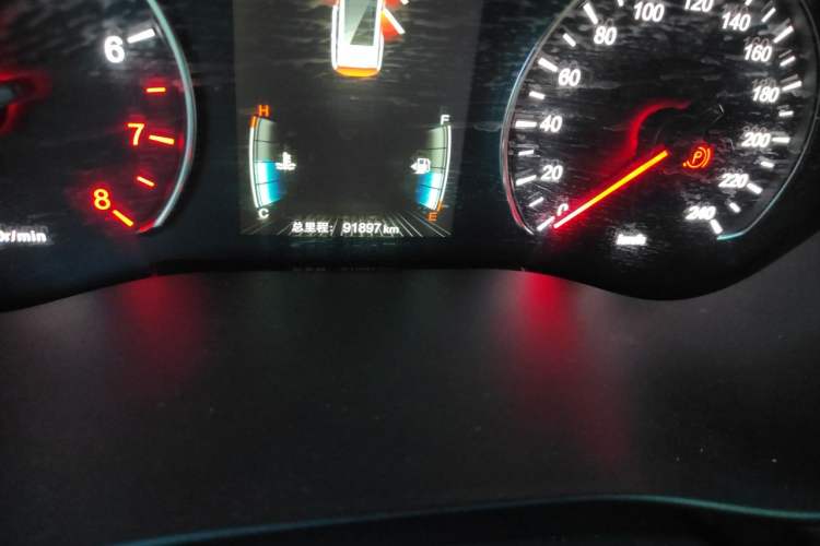Used BYD Song MAX 2018 1.5T Automatic Smart Connect Elite Model with 6 Seats Odometer Close Up