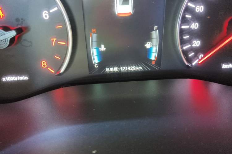Used BYD Song MAX 2018 1.5T Automatic Smart Connect Elite Model with 6 Seats Odometer Close Up