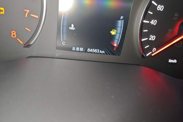Used BYD Song MAX 2018 1.5T Automatic Smart Connect Luxury 6-Seater Odometer Close Up
