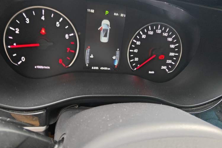 Used BYD Song MAX 2018 1.5T Automatic Smart Connect Elite Model with 6 Seats Odometer Close Up