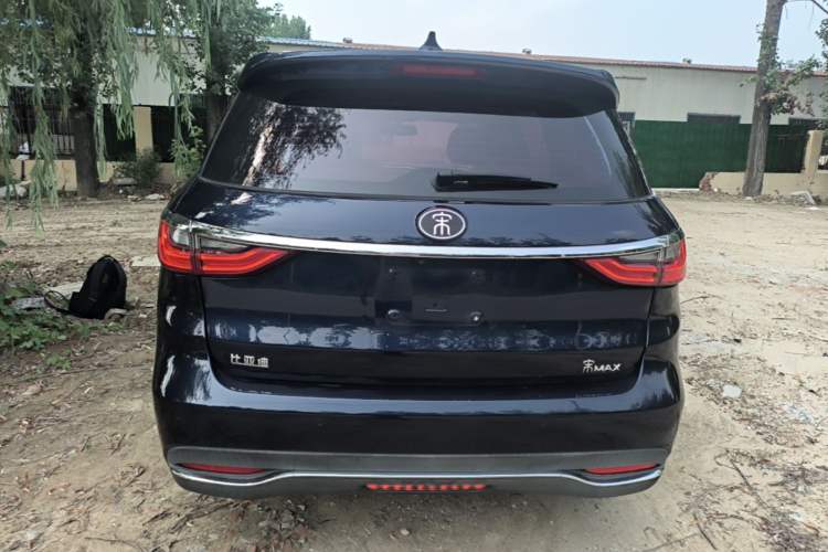 Used BYD Song MAX 2018 1.5T Automatic Smart Connect Luxury 6-Seater Rear
