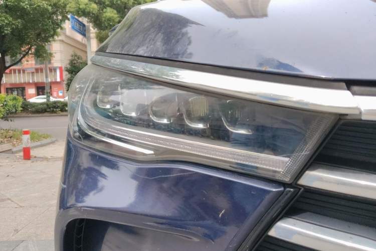 Used BYD Song MAX 2018 1.5T Automatic Smart Connect Luxury 6-Seater Right Front Headlight