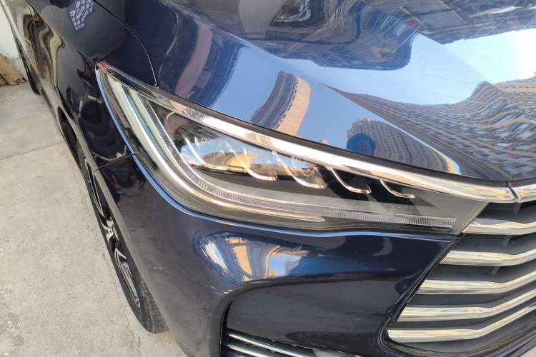 Used BYD Song MAX 2018 1.5T Automatic Smart Connect Elite Model with 6 Seats Right Front Headlight
