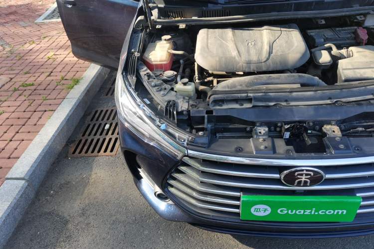Used BYD Song MAX 2018 1.5T Automatic Smart Connect Elite Model with 6 Seats Right Front Headlight