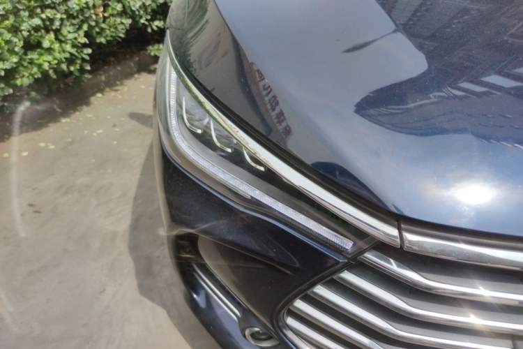 Used BYD Song MAX 2018 1.5T Automatic Smart Connect Elite Model with 6 Seats Right Front Headlight