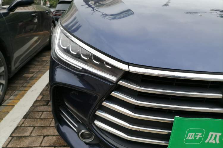 Used BYD Song MAX 2018 1.5T Automatic Smart Connect Elite Model with 6 Seats Right Front Headlight