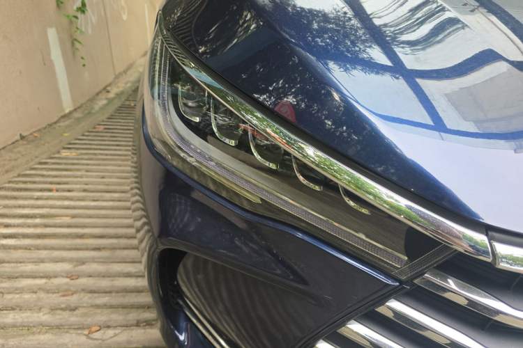 Used BYD Song MAX 2018 1.5T Automatic Smart Connect Luxury 6-Seater Right Front Headlight