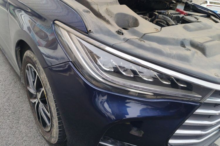 Used BYD Song MAX 2018 1.5T Automatic Smart Connect Elite Model with 6 Seats Right Front Headlight