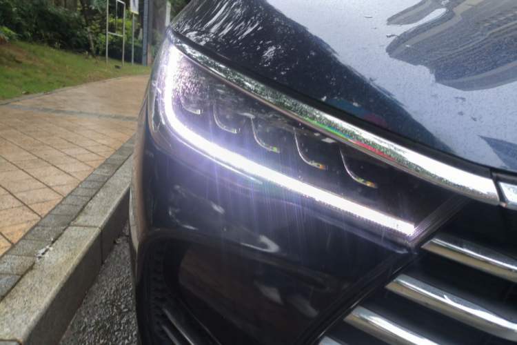 Used BYD Song MAX 2018 1.5T Automatic Smart Connect Elite Model with 6 Seats Right Front Headlight