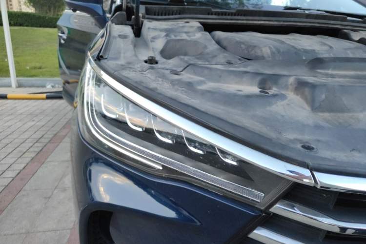 Used BYD Song MAX 2018 1.5T Automatic Smart Connect Elite Model with 6 Seats Right Front Headlight