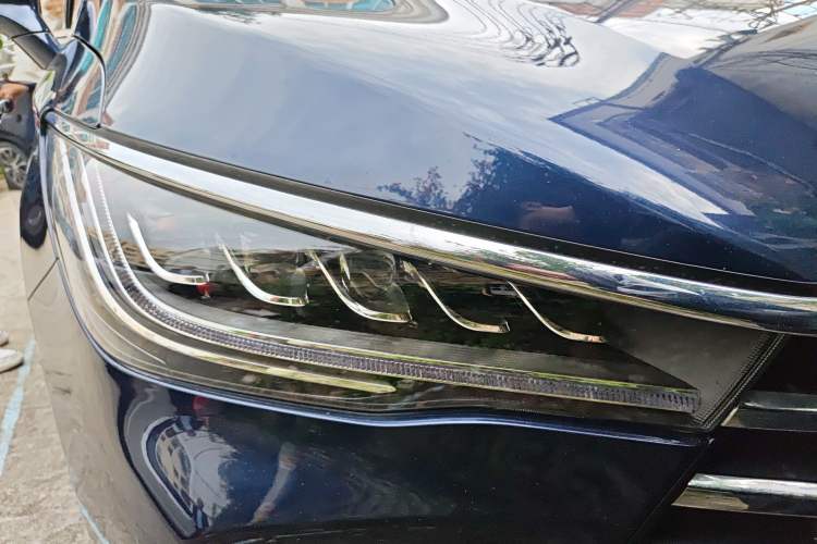 Used BYD Song MAX 2018 1.5T Automatic Smart Connect Luxury 6-Seater Right Front Headlight