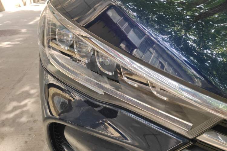 Used BYD Song MAX 2018 1.5T Automatic Smart Connect Elite Model with 6 Seats Right Front Headlight
