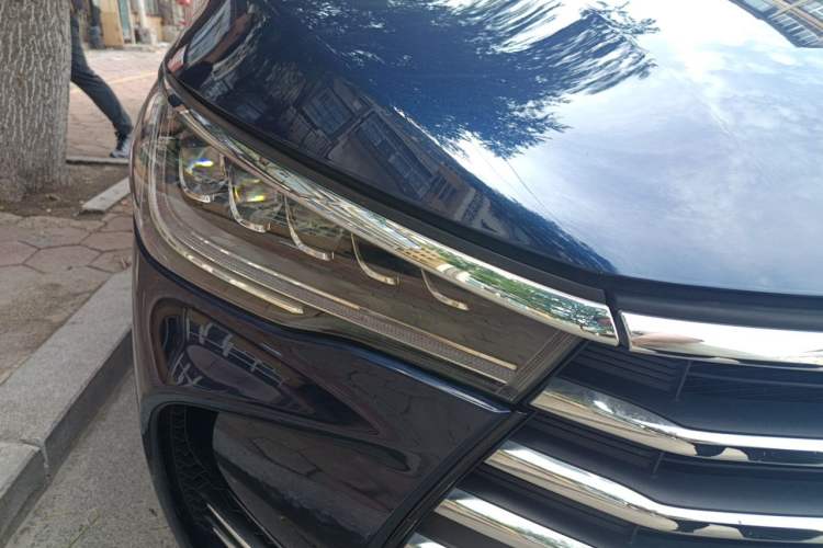 Used BYD Song MAX 2018 1.5T Automatic Smart Connect Luxury 6-Seater Right Front Headlight