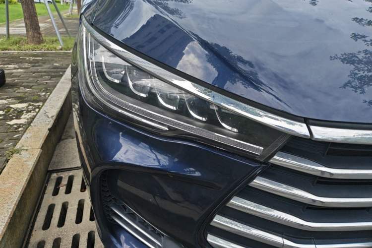 Used BYD Song MAX 2018 1.5T Automatic Smart Connect Luxury 6-Seater Right Front Headlight