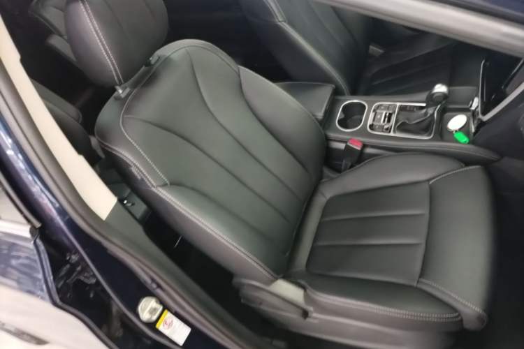 Used BYD Song MAX 2018 1.5T Automatic Smart Connect Elite Model with 6 Seats Right Front Seat