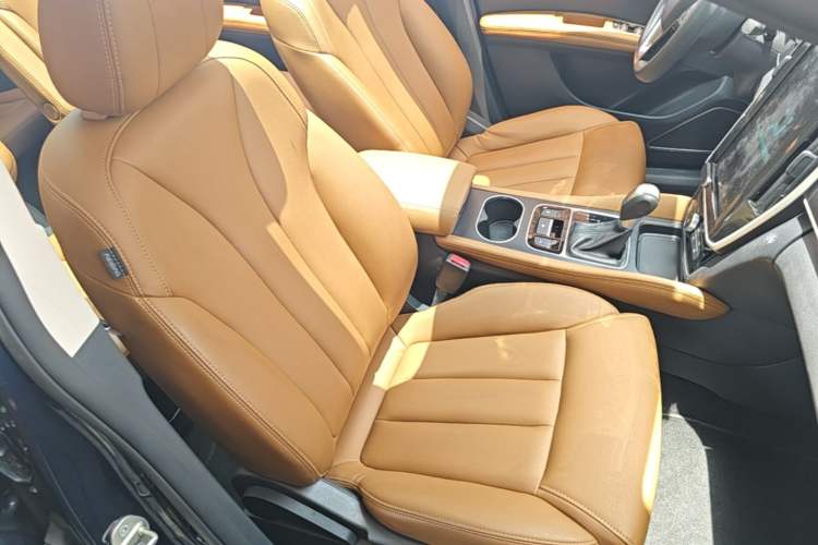 Used BYD Song MAX 2018 1.5T Automatic Smart Connect Elite Model with 6 Seats Right Front Seat