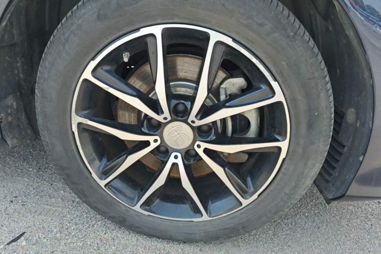 Used BYD Song MAX 2018 1.5T Automatic Smart Connect Luxury 6-Seater Right Front Wheel Hub