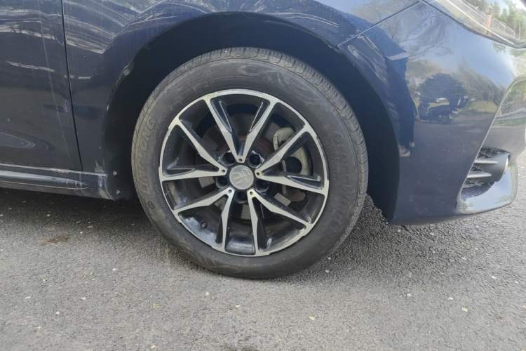 Used BYD Song MAX 2018 1.5T Automatic Smart Connect Elite Model with 6 Seats Right Front Wheel Hub