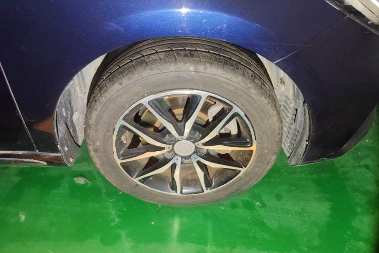 Used BYD Song MAX 2018 1.5T Automatic Smart Connect Luxury 6-Seater Right Front Wheel Hub