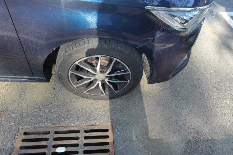 Used BYD Song MAX 2018 1.5T Automatic Smart Connect Elite Model with 6 Seats Right Front Wheel Hub