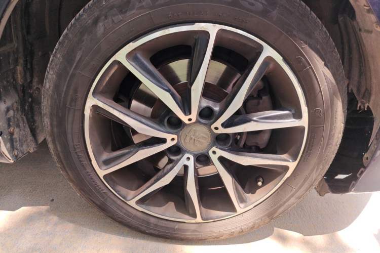 Used BYD Song MAX 2018 1.5T Automatic Smart Connect Flagship Model 6 Seats Right Front Wheel Hub